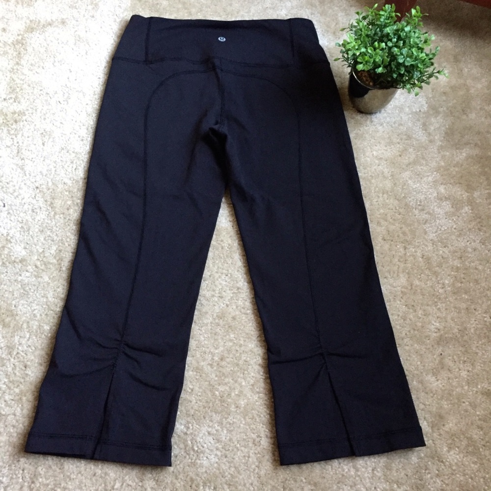 Lululemon Black Gather & Crow Crop - Picture 5 of 7